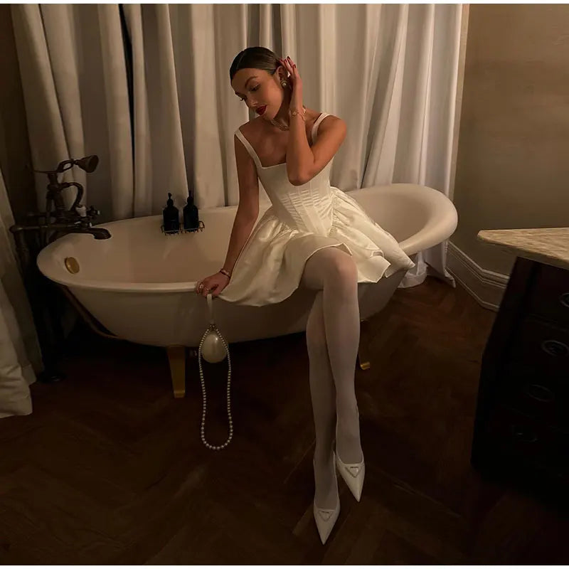 Robe Structurée au Design Corseté