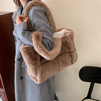 Chic Sac à Main en Peluche Dante | Accessoire d'Hiver Élégant pour Femmes